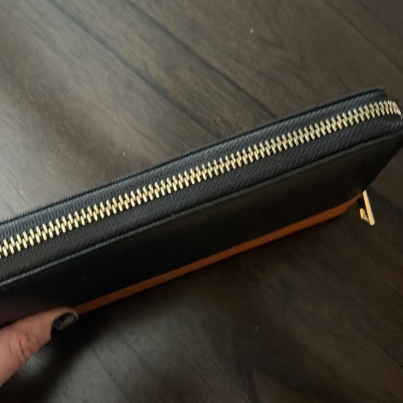 Divvy Up Wallet - Picture 3 of 7